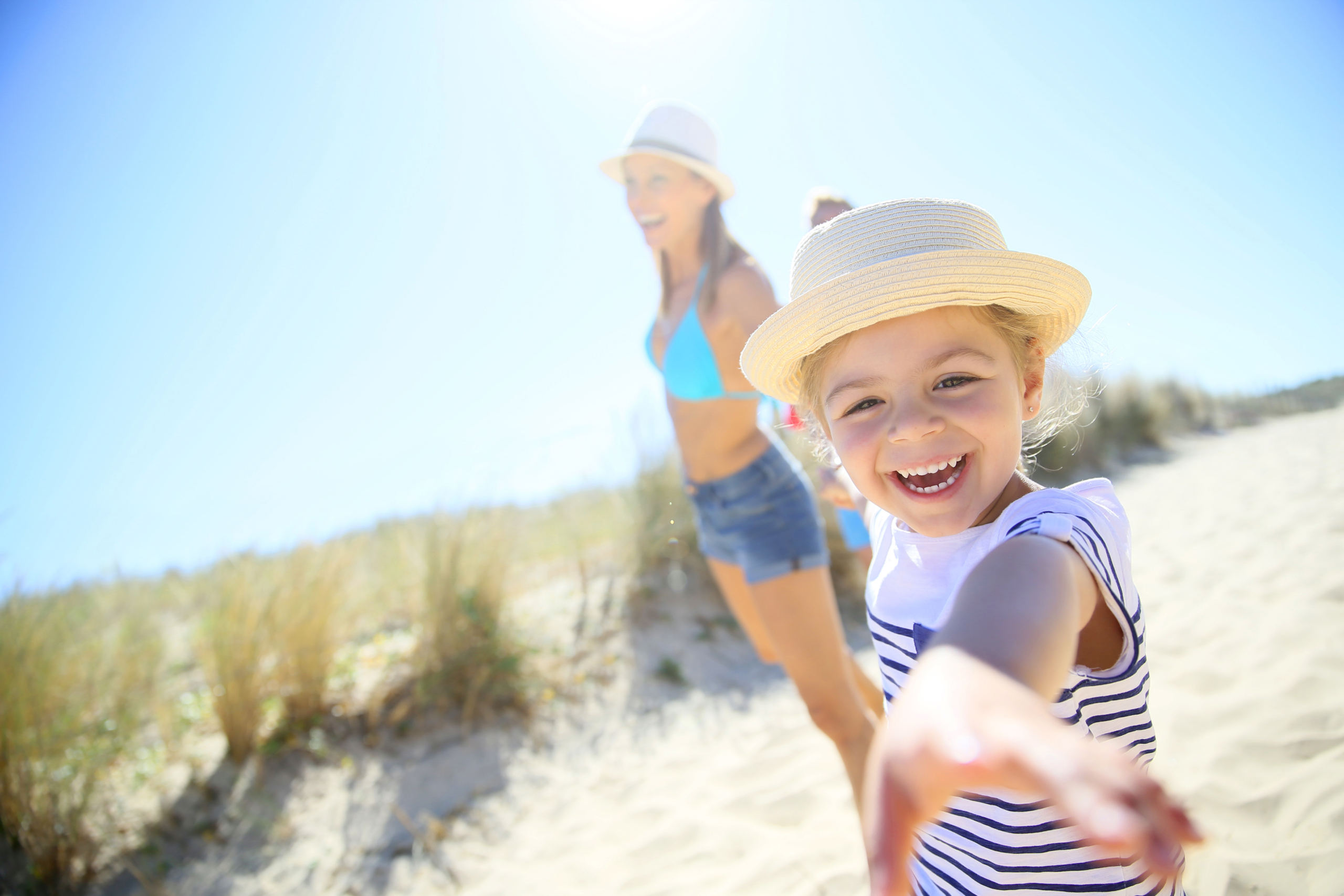 lycklig flicka sudersand camping gotland